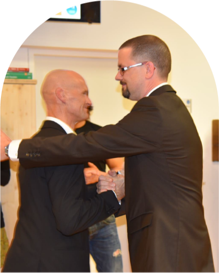 Händeschlag von Reinhard Filzmoser und Peter Kutsche bei der TTZ Eröffnung